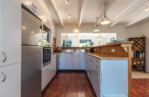 Surfdale Casa | Tikapa Moana Views | Waiheke Island