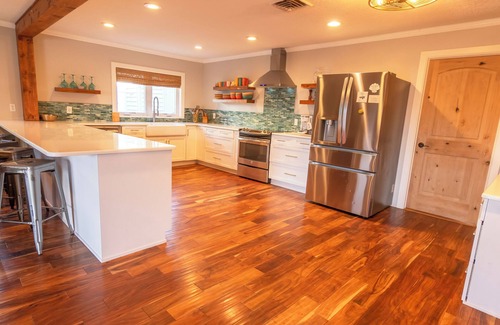 Pelican Creek Estates Casa | Tiki Beach House Waterfront