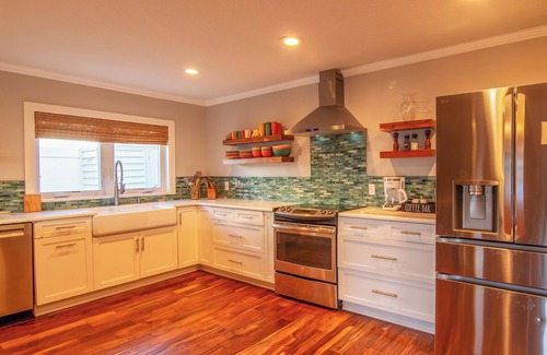 Pelican Creek Estates Casa | Tiki Beach House Waterfront