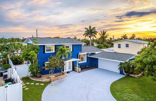 Cocoa Isles Casa | TIKI BLUE-Fun for Big Groups-Near Beach, Hot Tub, Heated Pool
