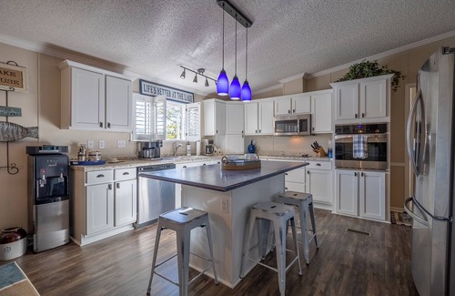 Linn Creek Casa | Tiki Hollow - Waterfront house w/ Huge martini deck!
