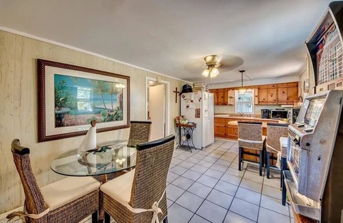 Alden Pines Casa | Tiki Garden Paradise Charming 4-bedroom Bokeelia House in the Sky on Island Time