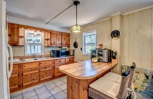 Alden Pines Casa | Tiki Garden Paradise Charming 4-bedroom Bokeelia House in the Sky on Island Time
