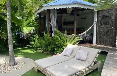 Douville Casa | TIKI PARADISE LODGE FWI
