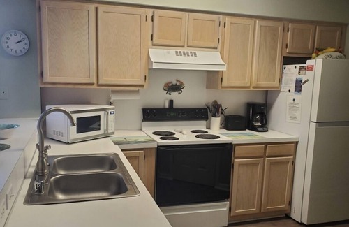 Cherry Grove Beach Condominio | Tilghman Shores D9 2 Bedroom Condo by RedAwning