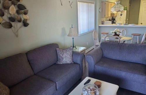 Cherry Grove Beach Condominio | Tilghman Shores D9 2 Bedroom Condo by RedAwning