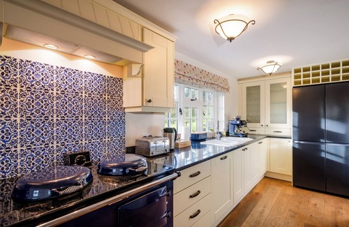 Winterbourne Stoke Cabaña | Till Cottage & Riverside Gardens nr Stonehenge