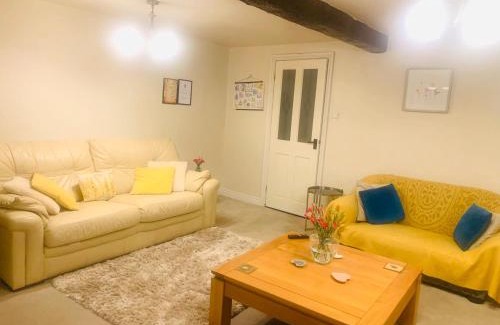 Blacko Casa | Tilly Cottage - overlooking Pendle Hill