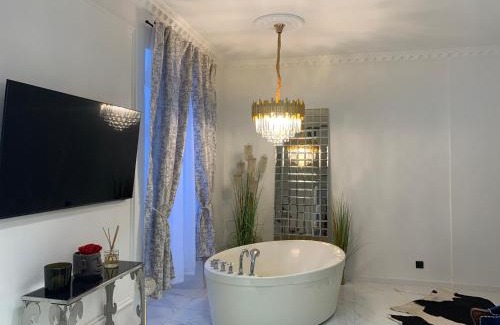 Old Town Apartamento | Tiltų 5 Jacuzzi Apartment