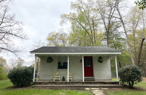 Mills River Cabaña | Tilt'n B Farm, Bunkhouse, on 75 acres! Views, Horses, Tennis, Trails, & Fire Pit