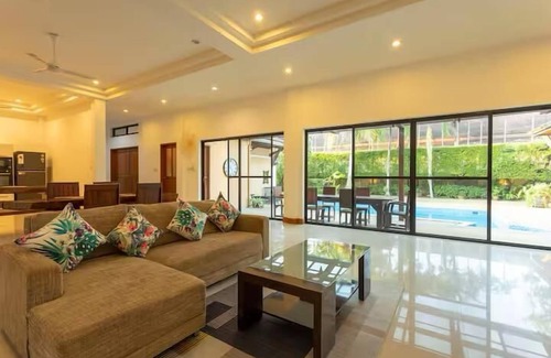 Chalong Villa | Tim buktu 4BR Jacuzzi WalkVillaMarket170