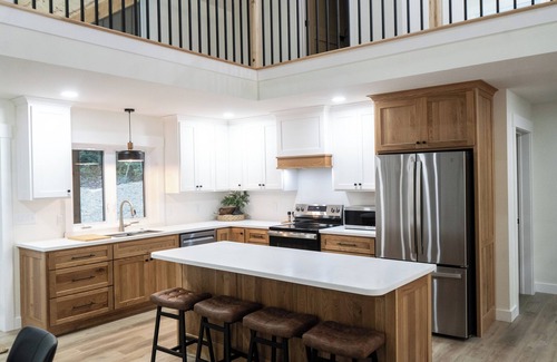 Hallsville Casa | Timber Cove Woodland Retreat - New 4 BR/3 BA - Hocking Hills - Hot Tub