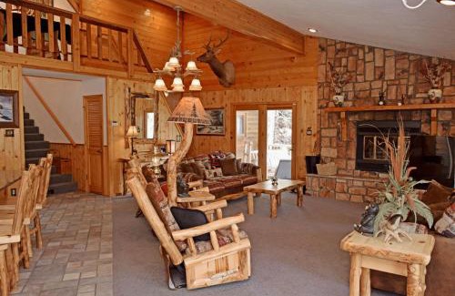 Taos Ski Valley Casa | Timber Crest Retreat - Hot Tub - Satellite - Washer - Dryer - Fireplace - Grill - Firepit - Garage Access