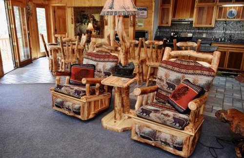 Taos Ski Valley Casa | Timber Crest Retreat - Hot Tub - Satellite - Washer - Dryer - Fireplace - Grill - Firepit - Garage Access