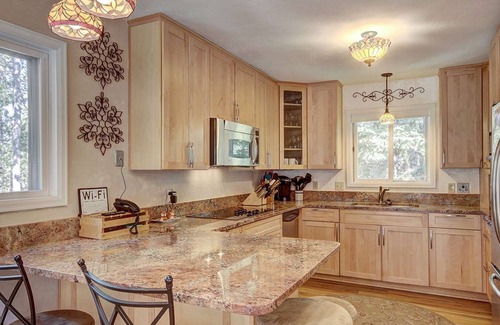 Warrior's Mark West Casa | Montaña Breckenridge Casa de vacaciones. Excelente distribución, espacio, jacuzzi privado, cubierta grande y espectaculares salidas para esquiar con una cómoda caminata desde Burrow Trail
