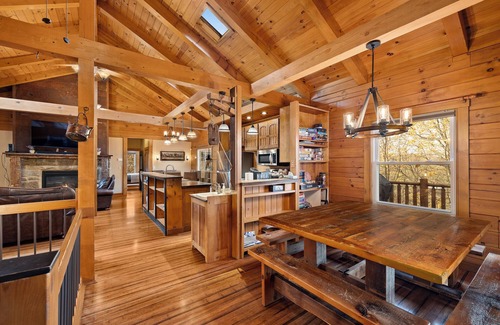 Butler Cabina | Timber Ridge Luxury Log Cabin, Hot Tub, Fireplace, Sleeps 14