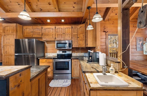 Butler Cabina | Timber Ridge Luxury Log Cabin, Hot Tub, Fireplace, Sleeps 14