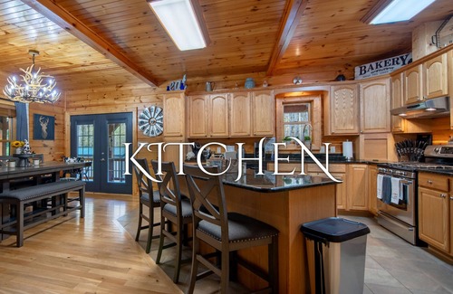 Suches Cabina | *Timber & Tin* Family Retreat~Creek~Arcade~Hot Tub