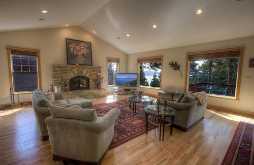 Kingswood Estates Casa | Timber View Lodge by Lake Tahoe Accommodations