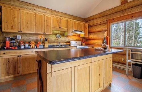 North Frontenac Cabaña | Timber Wilderness Lodge