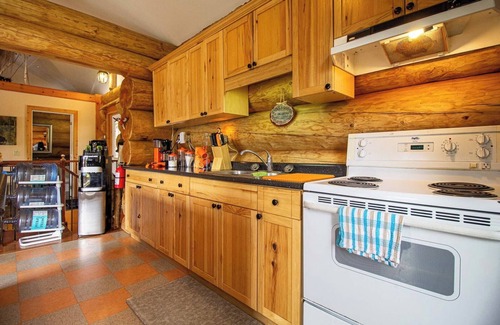 North Frontenac Cabaña | Timber Wilderness Lodge