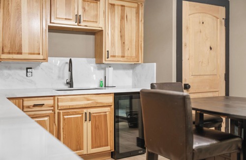 Summit Estates Cabina | Timber Wolf Tavern