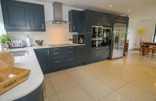 Brimfield Cabaña | TIMBERDYNE, pet friendly, character holiday cottage in Woofferton