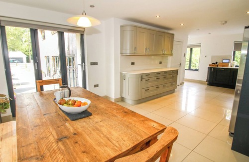 Brimfield Cabaña | TIMBERDYNE, pet friendly, character holiday cottage in Woofferton