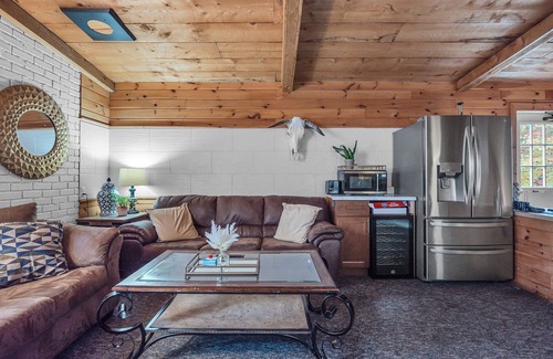 Ellicottville Cabina | Timberline Lodge - Downtown Ellicottville - Room 202