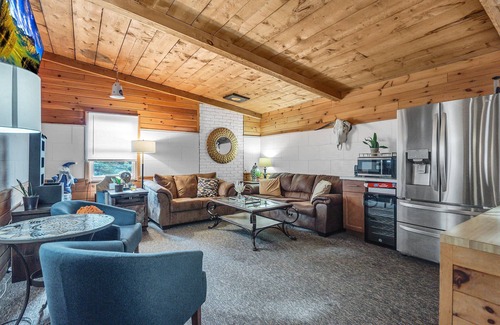Ellicottville Cabina | Timberline Lodge - Downtown Ellicottville - Room 204