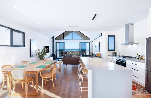 Middleton Casa | Timbers By The Sea, Beachfront Bliss with Fireplac