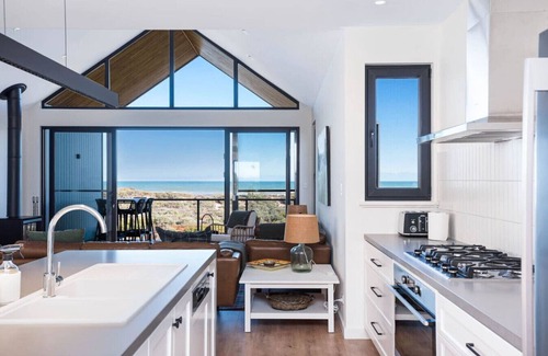 Middleton Casa | Timbers By The Sea, Beachfront Bliss with Fireplac