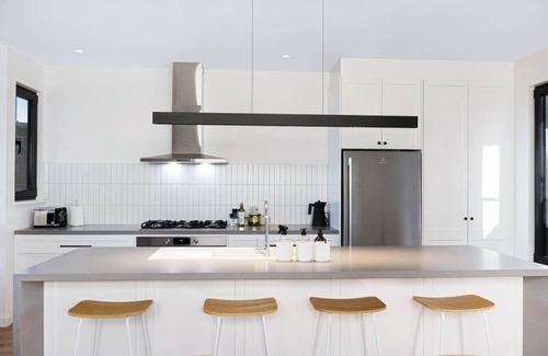 Middleton Casa | Timbers By The Sea, Beachfront Bliss with Fireplac