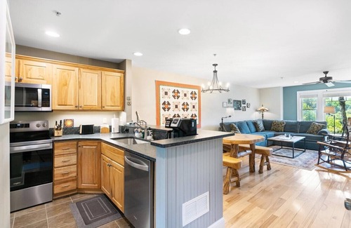 Foscoe Condominio | Timbers F- 2: Mountain Condo, Echota Gated Resort, Indoor/Outdoor Pools and Hot Tub, Fitness Area...