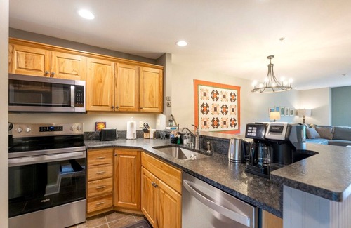 Foscoe Condominio | Timbers F- 2: Mountain Condo, Echota Gated Resort, Indoor/Outdoor Pools and Hot Tub, Fitness Area...