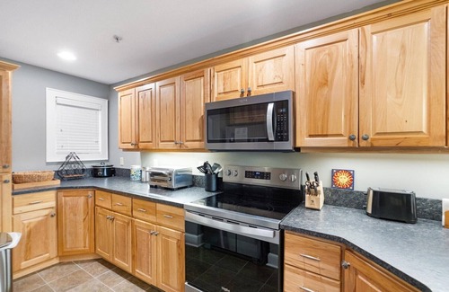 Foscoe Condominio | Timbers F- 2: Mountain Condo, Echota Gated Resort, Indoor/Outdoor Pools and Hot Tub, Fitness Area...
