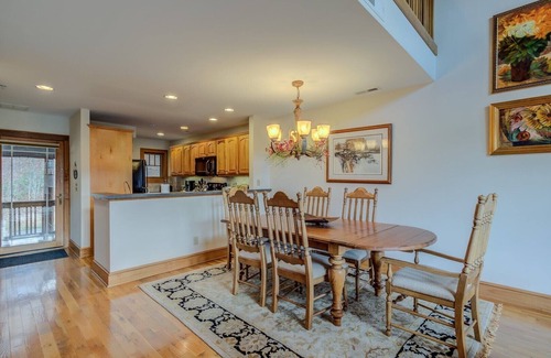 Foscoe Condominio | Timbers Q-4: Mountain Condo, Echota Gated Resort, Indoor/Outdoor Pools and Hot Tub, Fitness Area,...