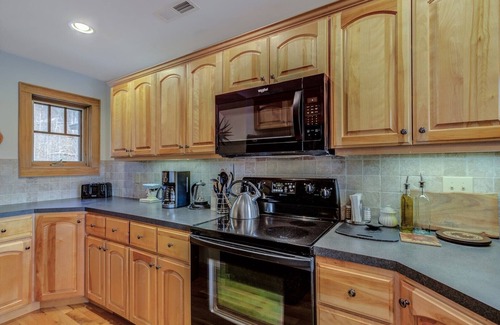 Foscoe Condominio | Timbers Q-4: Mountain Condo, Echota Gated Resort, Indoor/Outdoor Pools and Hot Tub, Fitness Area,...