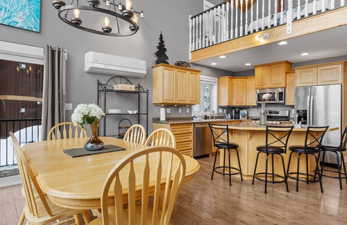 Sun Peaks Casa | Timberwolf Lodge - Private, Luxurious, Ski-in/Out Chalet