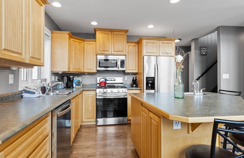 Sun Peaks Casa | Timberwolf Lodge - Private, Luxurious, Ski-in/Out Chalet
