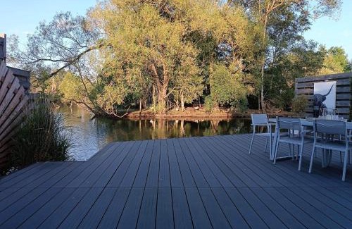 Geel Chalet De Esquí | Time 2 Relax chalet aan het water
