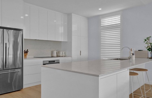 The Entrance North Apartamento | Time and Tides - Beachfront, Stunning Ocean Views.