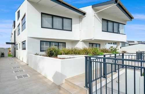The Entrance North Apartamento | Time and Tides - Beachfront, Stunning Ocean Views.