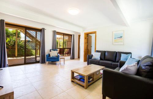 Culburra Beach Casa | Time and Tide Pet Friendly 1 Min Walk to Beach