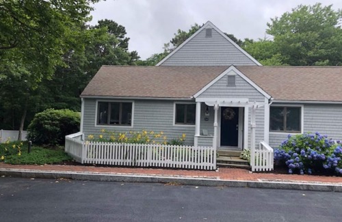 Mews Village Condominio | Time for a Capecation! Relax and Enjoy in our New Seabury Pool Villa