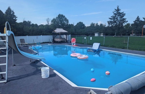 Grenell Casa | Time for fall colors! 2BR Country House property, dog friendly with a hot tub!