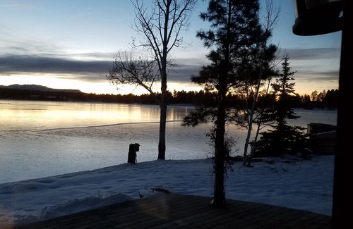 Pagosa Springs Cabina | Cabaña de madera frente al lago. Ven a jugar en el lago, camina, pesca, relájate! Mira la vida silvestre.