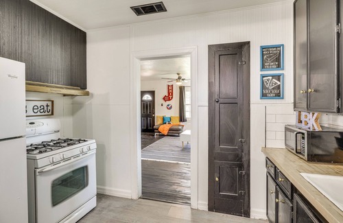 Heart of Lubbock Casa | Time Machine: Games Galore in Lubbock Home By TTU!