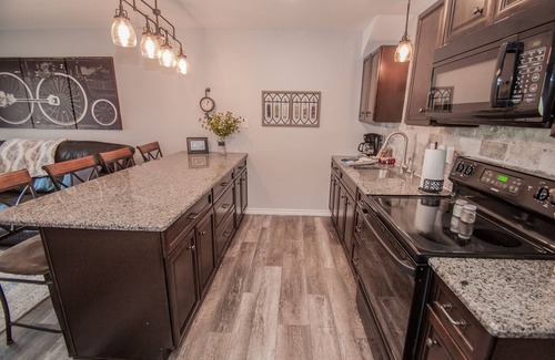 Canyon Lake Condominio | "Viaje en el tiempo" a Canyon Lake Condo w / Lakeview