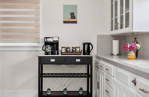 Alamitos Beach Casa | Timeless Charm by the Coast – Vintage Beach Bungalow